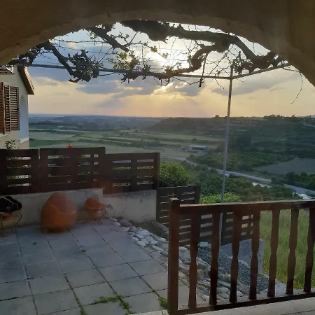 Holiday home Arodafni House. Unique Views And Amazing Sunsets.