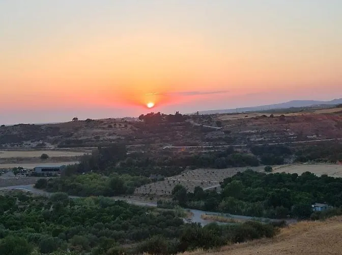 Prázdninový dům Arodafni House. Unique Views And Amazing Sunsets. *